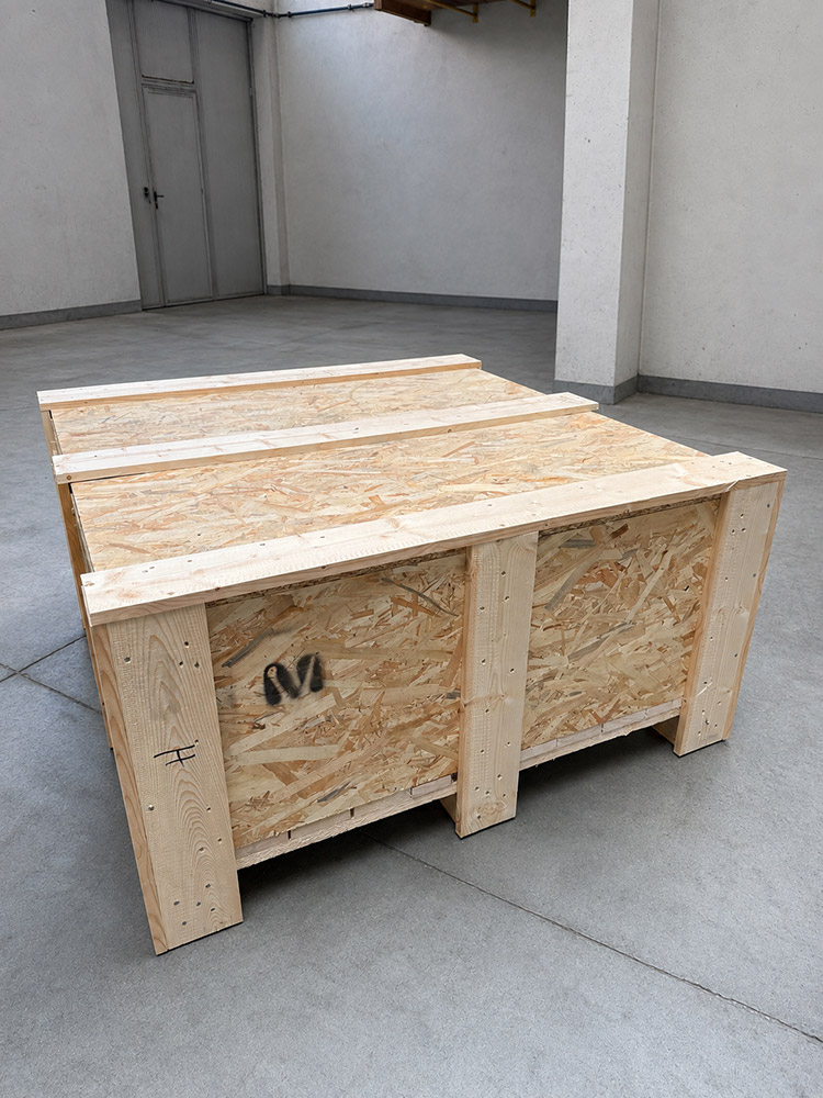 Tarta packed in its custom-built wooden crate